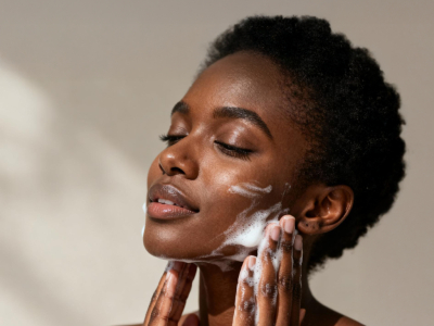 Comprendre l importance du nettoyage et de l entretien de la peau 