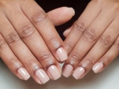 How to sublimate your hands with a nude nail polish ?
